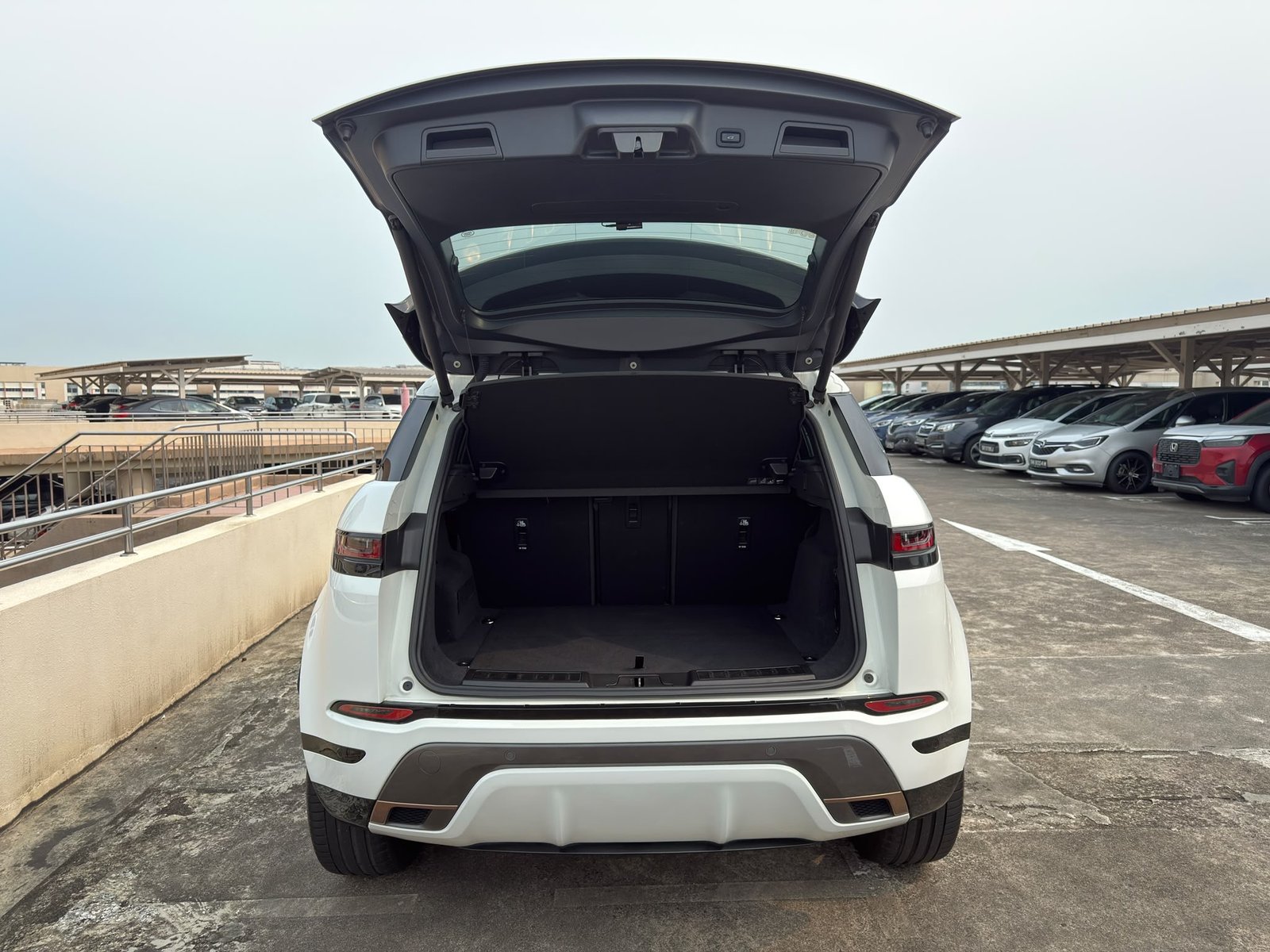 Land Rover Range Rover Evoque P200 R-Dynamic SE photo 9